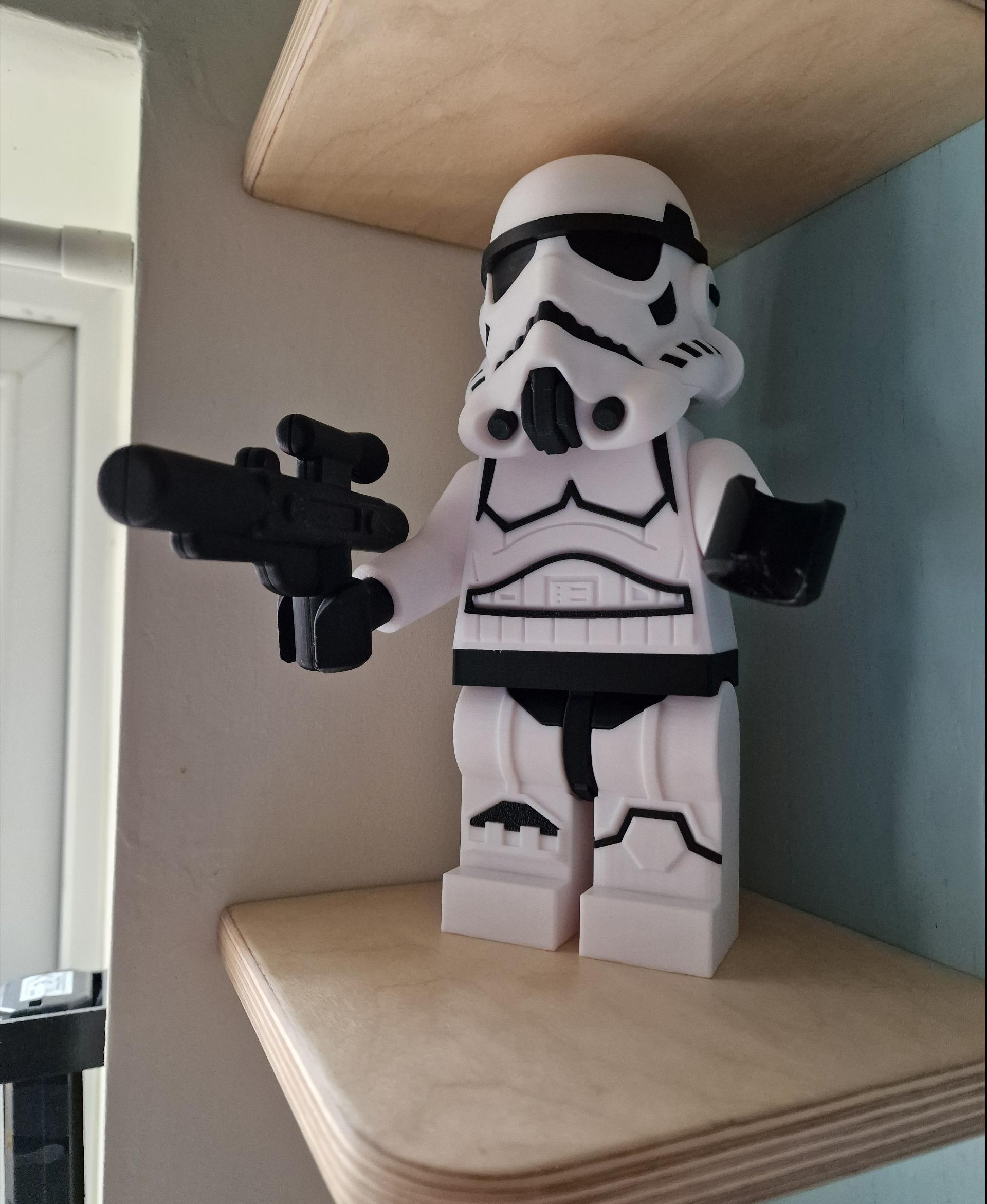 Stormtrooper (6:1 LEGO-inspired brick figure, NO MMU/AMS, NO supports, NO glue) - Printed with a 0.4 nozzle at 0.08 layer height for the nice contours and minimal stair stepping. A great model and demo of dimensional accuracy and great part design.

Done in Sunlu PLA+ black and white. - 3d model