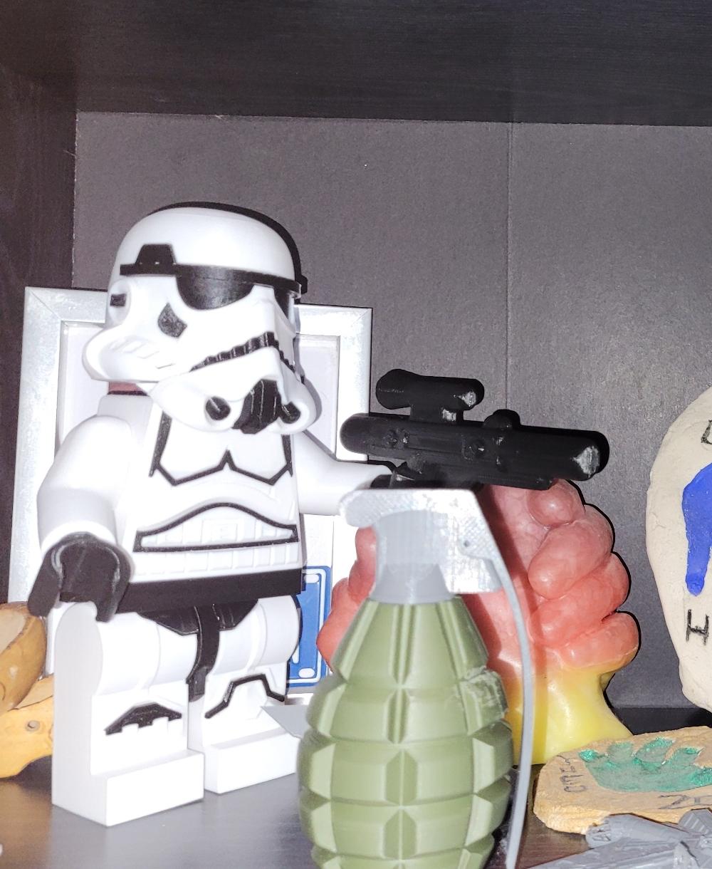 Stormtrooper (6:1 LEGO-inspired brick figure, NO MMU/AMS, NO supports, NO glue) - Found his home! - 3d model